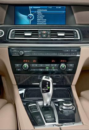 الفئة السابعة من BMW تجمع ما بين الراحة والفخامة الأداء 